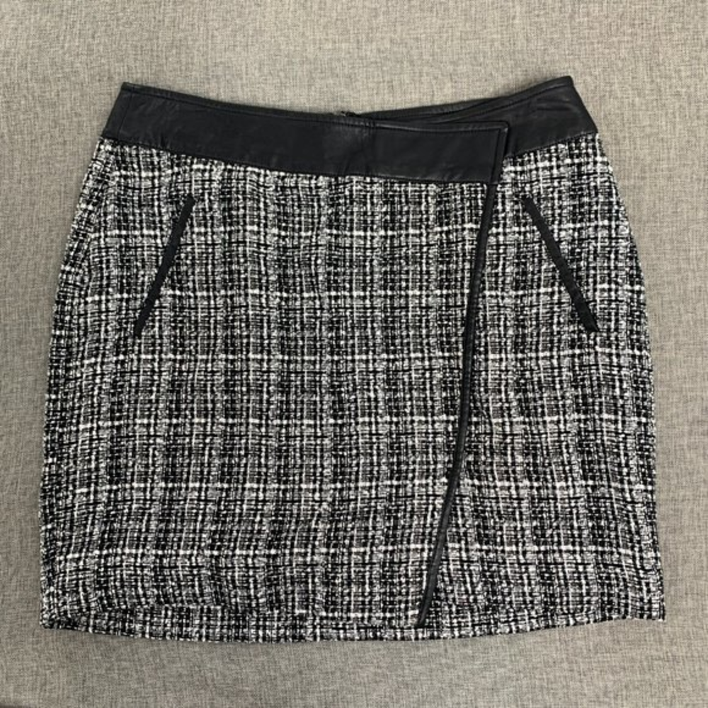 Outback Red Mini Skirt‎ Black & White Size 12 Tweed Knit Faux Leather Waist Trim